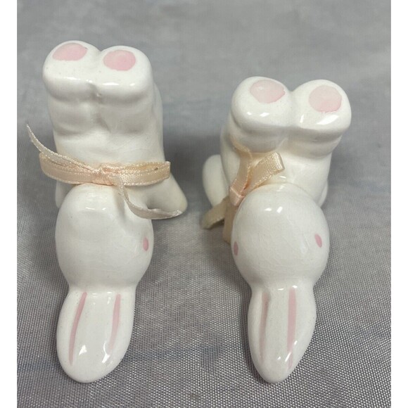 2 VINTAGE Playful CERAMIC WHITE BUNNY FIGURRINES WHITE/PINK/BOWS FROM TAIWAN 2" - Picture 6 of 11